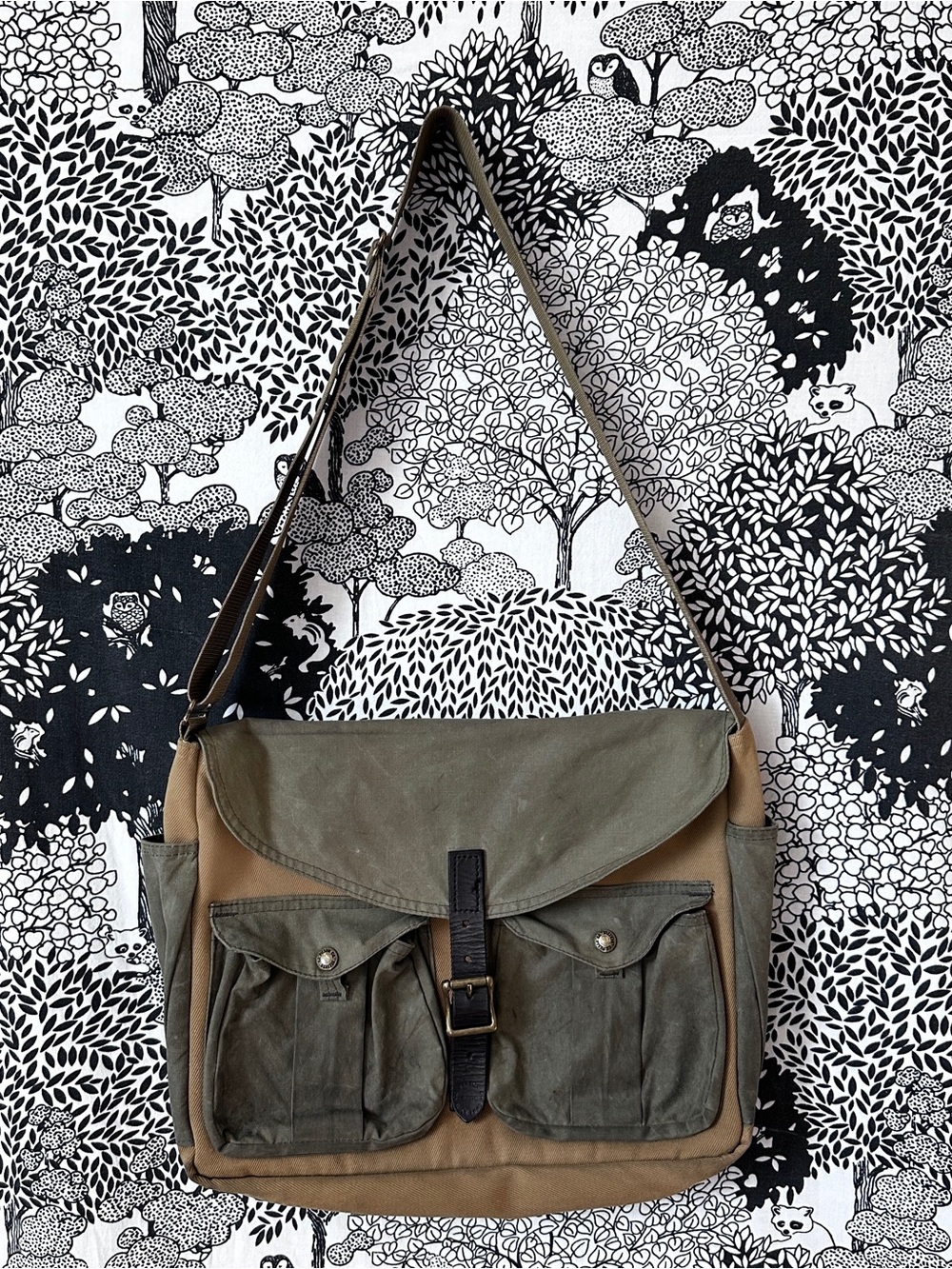 Vtg Filson Game Bag Messenger 70077 • Made in USA • Rare Discontinued • Tan
